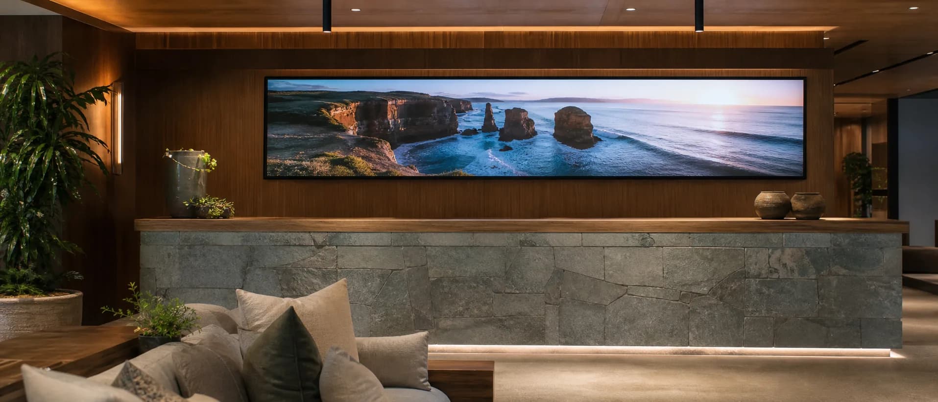 Ultrawide Series commercial display product image